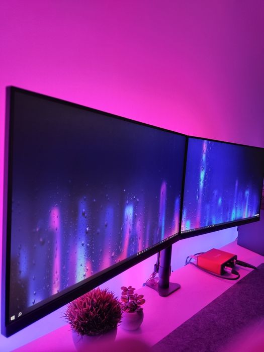 Suport 2 monitoare impecabil