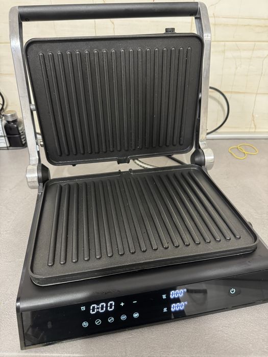 Gratar eletric cu afisaj digital