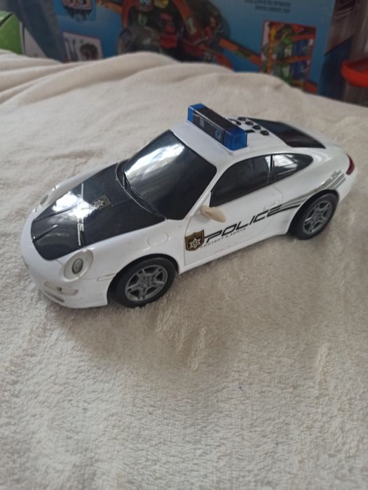 Mașina politie cu baterii