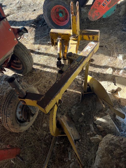 Vand tractor universal 445 UTB cu plug disc si cupa in tiranț