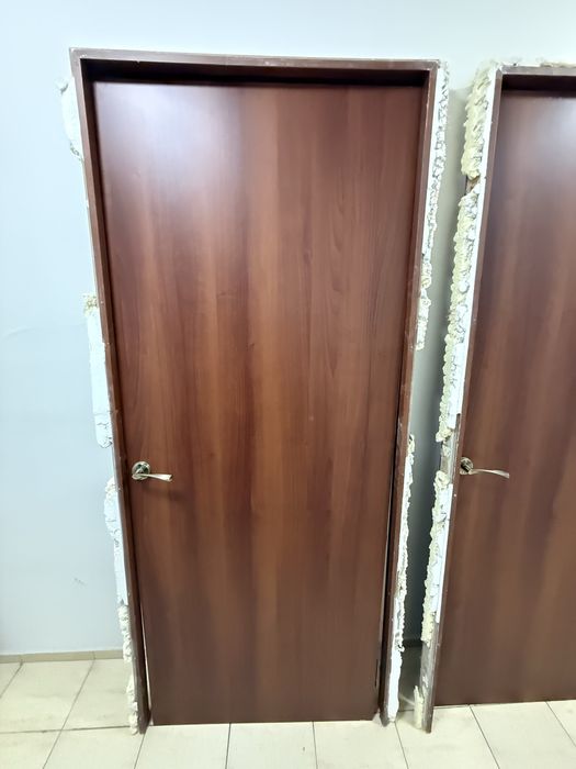 Двери межкомнатные б/у