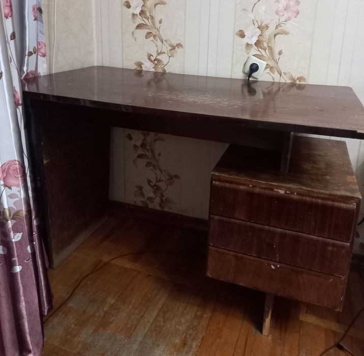 Отдам даром. Письменный стол