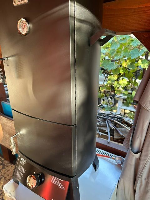 Afumătoare pe gaz Tepro Lockport Smoker / Grătar vertical + Manual