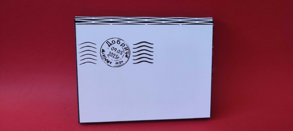 Картичка или плик от дърво за специален повод..