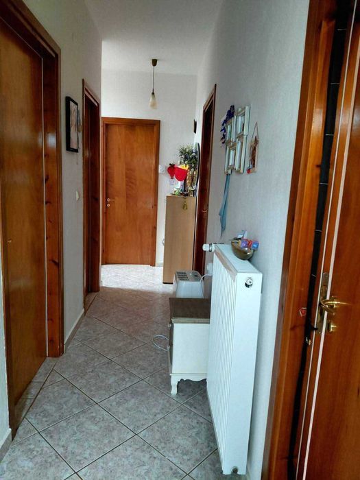 Продава двуетажна къща 92 м2 с двор 400 м2 в Паралия Каряни, Гърция