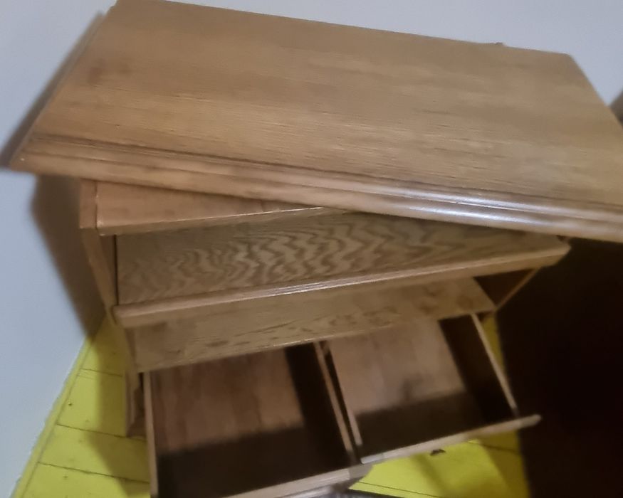 Comodă din lemn masiv