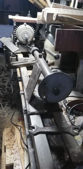 Продам токарный станок по дереву