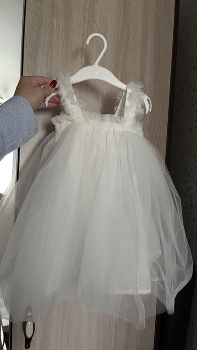 Продам платье белое девочек