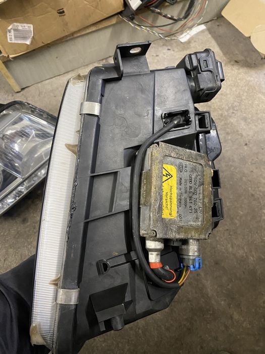 Фарове ксенон ауди с3 s3 2000г перфектни намалени