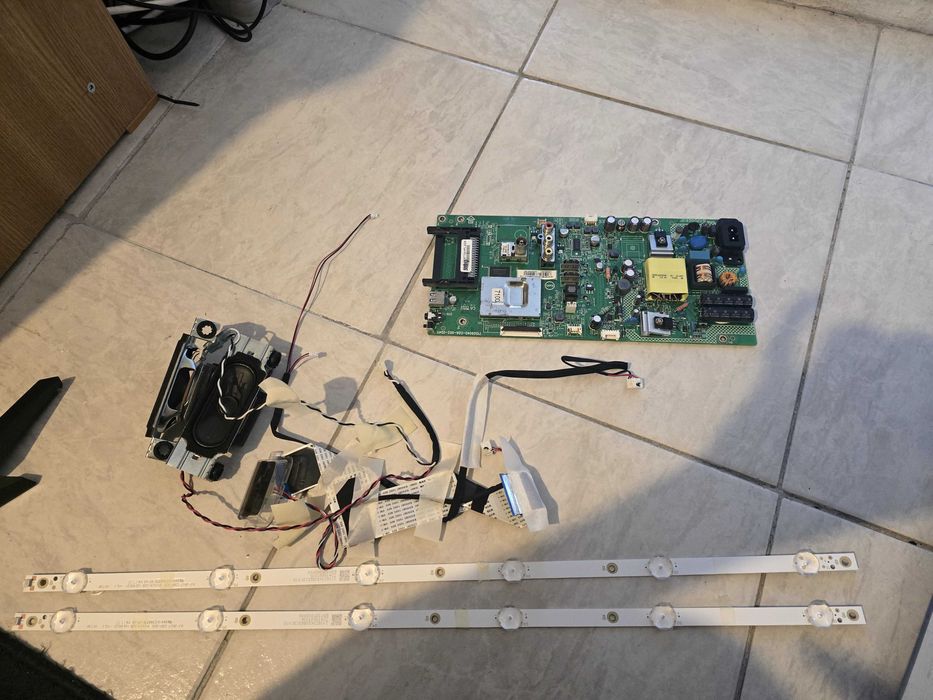 Placa de baza televizor Philips 2PHT4112/12 -  715G9040-COA-002-004Y
