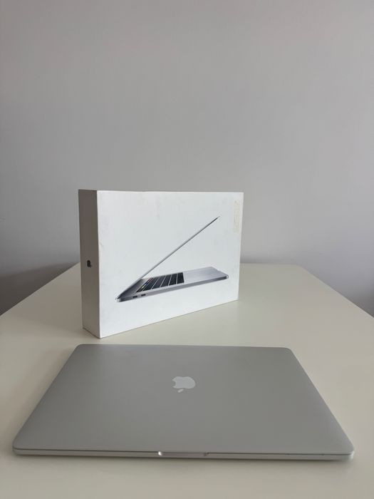 MacBook Pro 16 2018 i7 / 16GB RAM / 1TB SSD / Touch Bar / Baterie noua, schimbata cu factura si garantie anul trecut