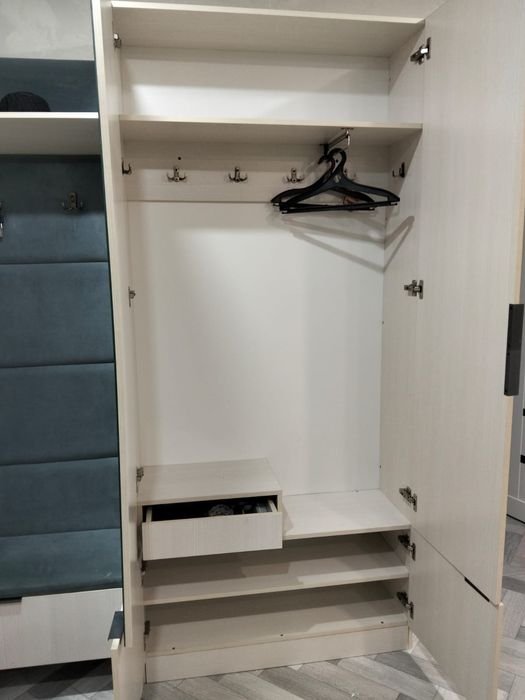 Продам шкаф В прихожую