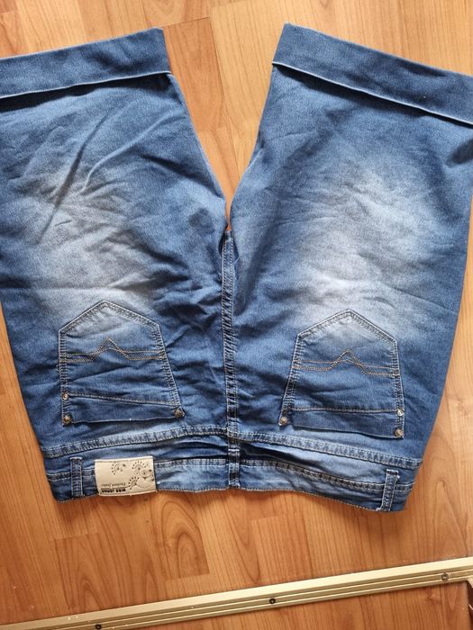 Pantaloni scurți damă