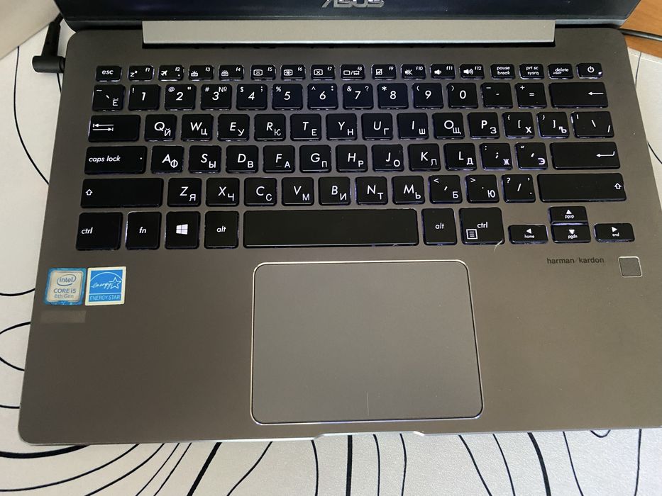 Ноутбук asus i5 (8gen)