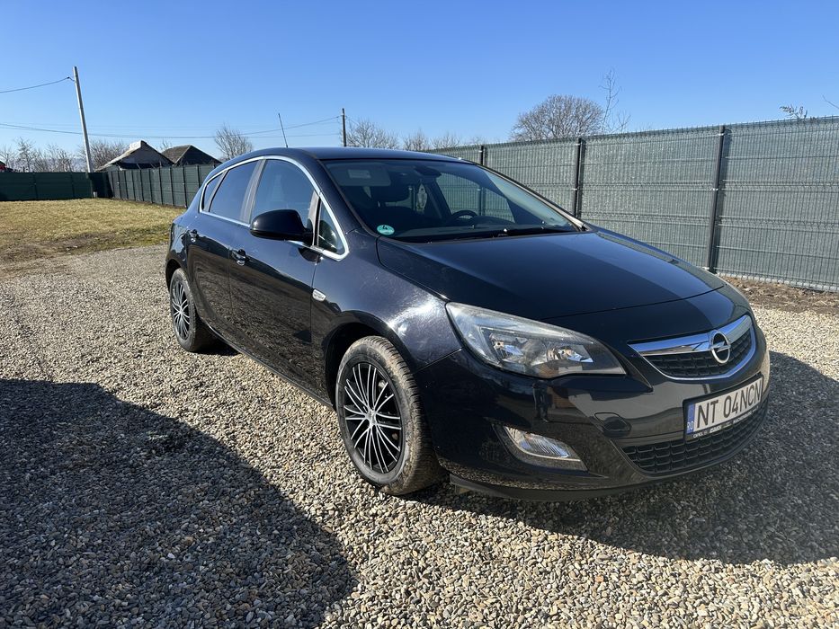 Opel Astra J 2011
