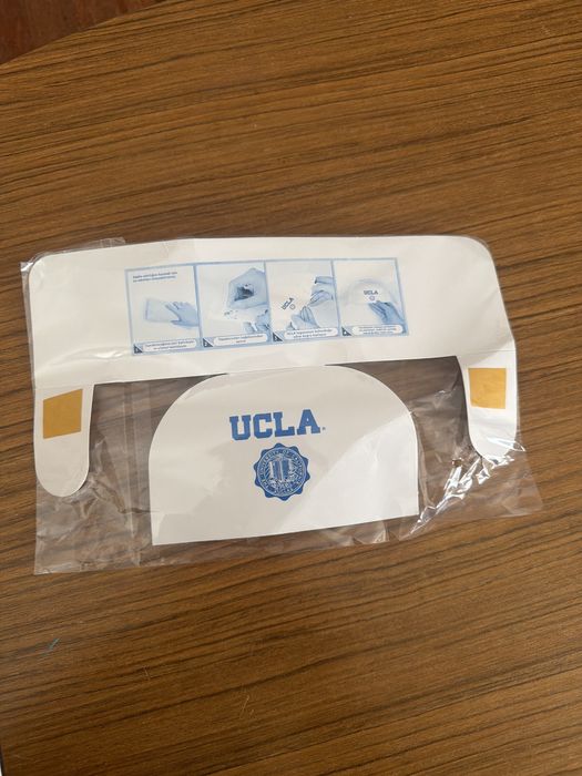 Бейзболна шапка с козирка