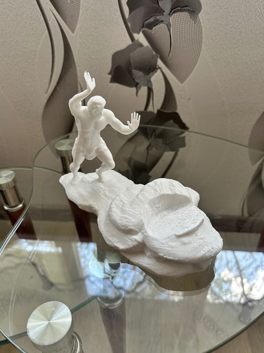 Луксозна поставка стойка за вино и уиски "Сизиф" - Уникален подарък за мъж жена колега приятел статуетка фигура декорация митология арт изкуство