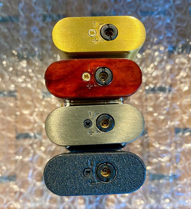 Подарок. Сувенир. Газова ветроустойчива запалка с часовник.