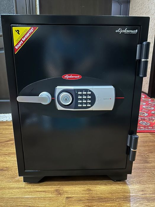 Сейф корейский оригинал продам