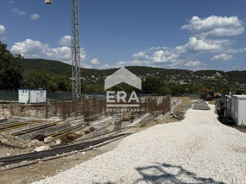 Тристаен апартамент за продажба, в новострояща се сграда, кв. Виница,