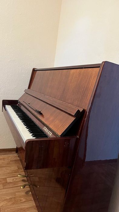 Продается пионино TOKKATA