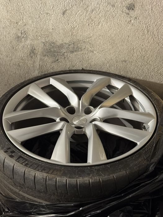 Tesla S ARACHNID 21” 5X120