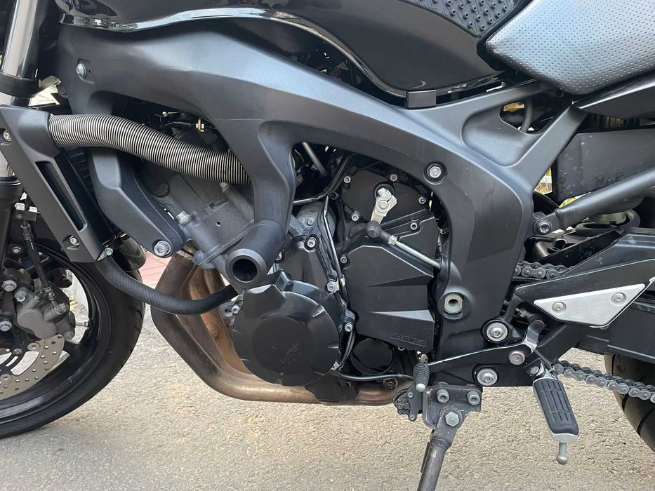 Yamaha FZ6 naked Black Edition