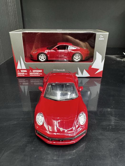 Оригинална Porsche 911 992 Turbo S кола модел Porsche Design