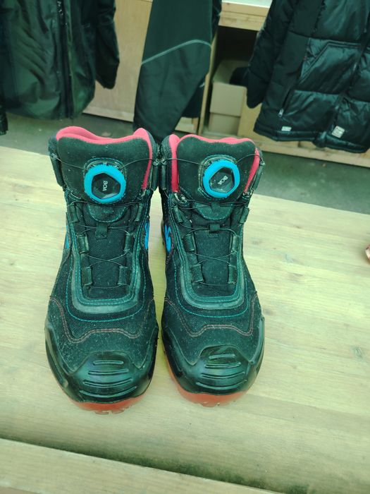 Vînd bocanci  bărbați protectia Engelber Strauss mărimea 43 !