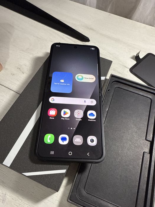 Samsung Z Flip 7 Fe 128Gb ca Nou 4 Incarcari