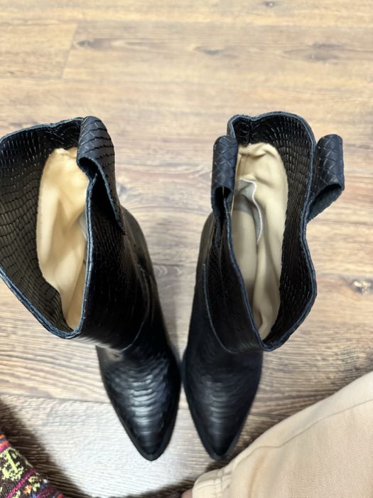 Geci oricinale pretul e de 100 de lei bucata . Marime xs.