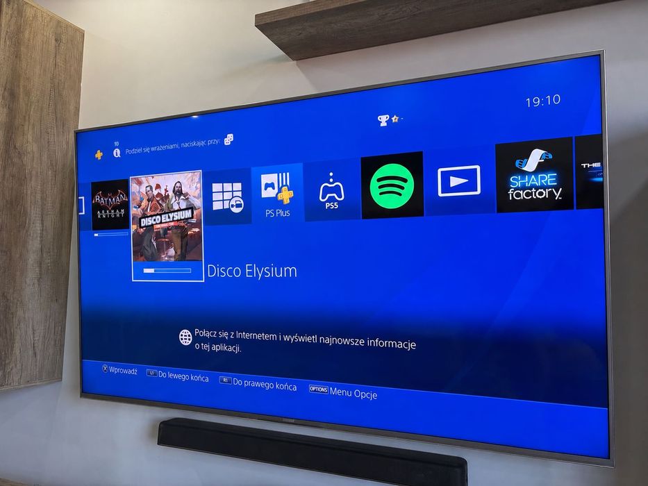 PlayStation 4 PRO 1TB + 2 jocuri, vând sau schimb