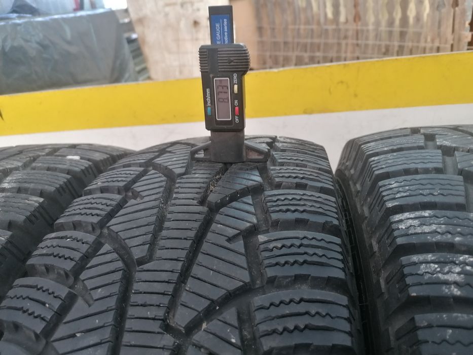 225/75/16C 4x Nokian iarna 120R dot 3318.   8,,73mm