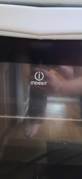 Готварска печка Индезит на ток и газ.