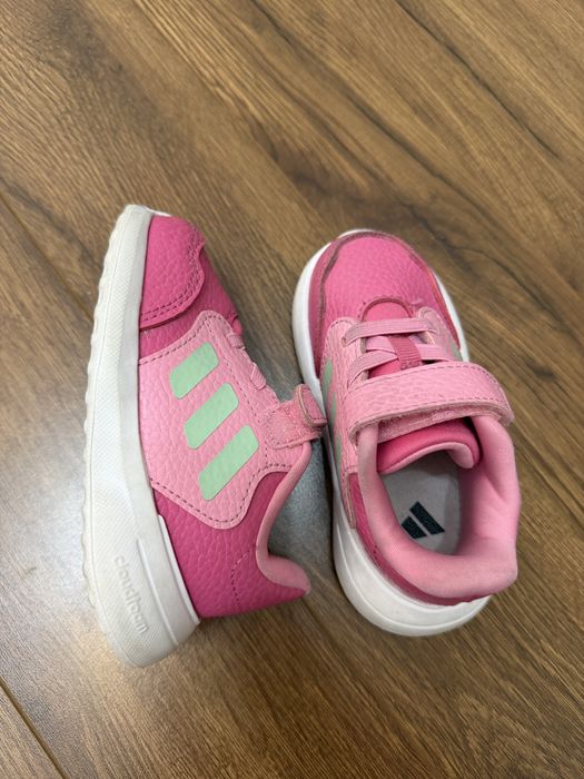 Продам кроссовки Adidas доя девочек