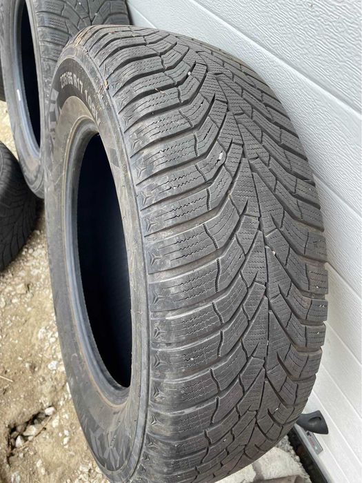 De vânzare anvelope de iarnă Kuhmo Winterkraft mărime 235/65/R17