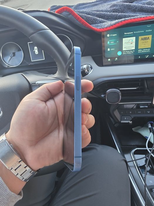 IPhone 13 хорошем состояния