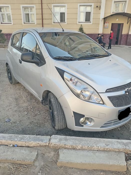 Mashina sotiladi spark