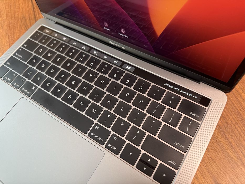 Лаптоп apple Macbook pro 13” 2017, 256gb i5, 8gb touchbar fingerprint