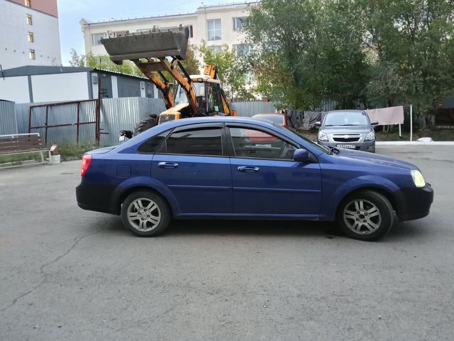 Продам  машину  Suzuki Forenza
