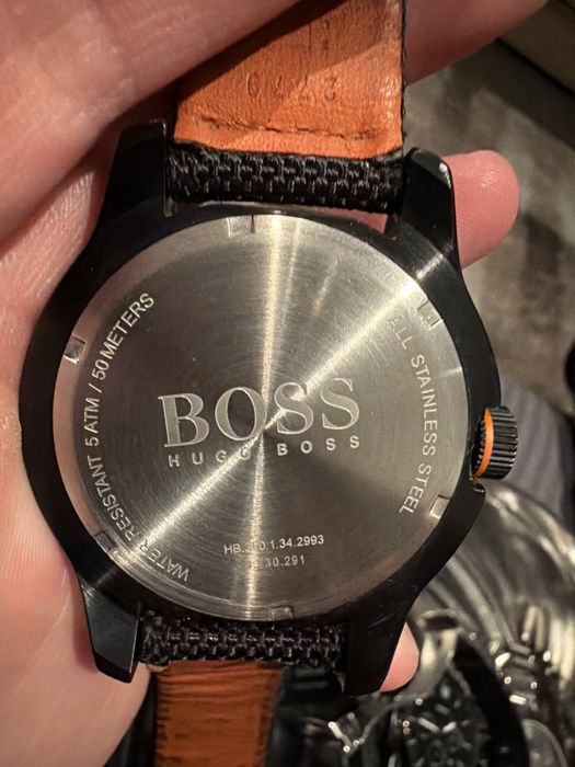 Продавам часовник BOSS