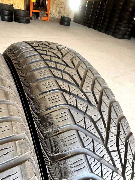 215/80 R16 • Iarna • Yokohama BluEarth Winter V905 103T | 2 buc | Pret/buc