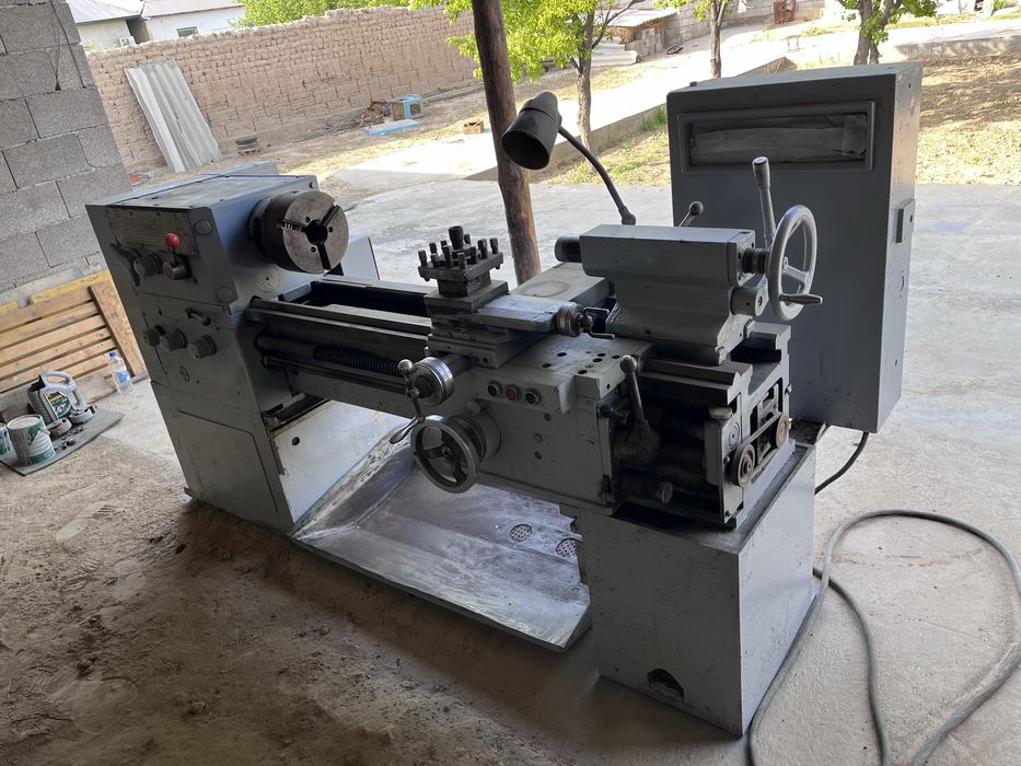 Токарный. станок