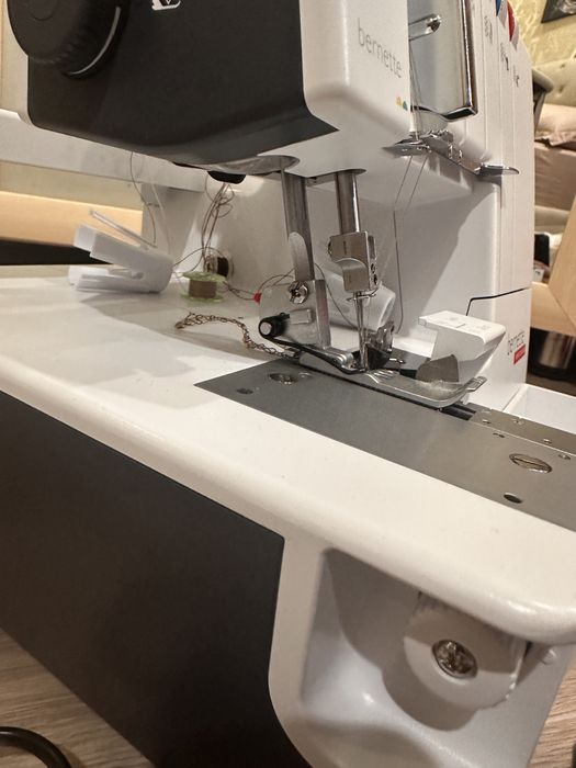 Продаю оверлок Bernina