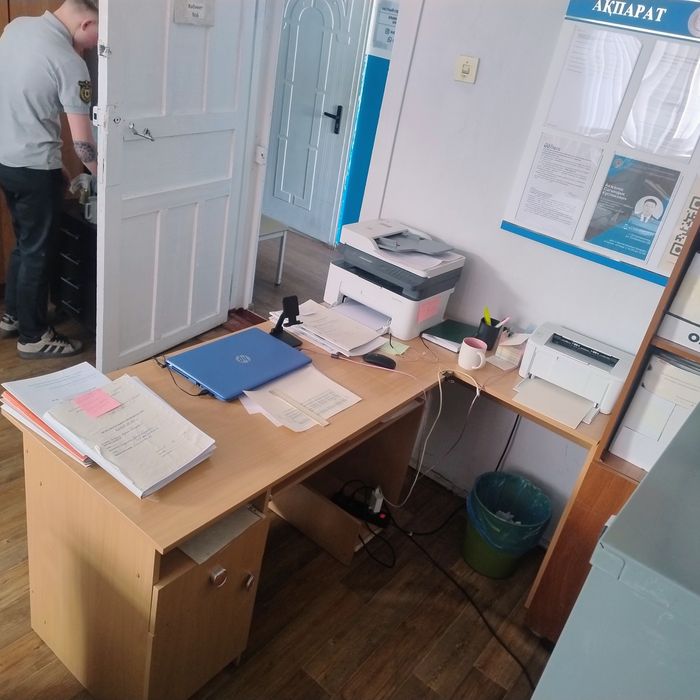 продам мебель: шкафы, столы