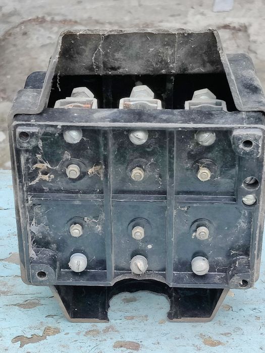 Vând comutator trifazic 100A - 440V.