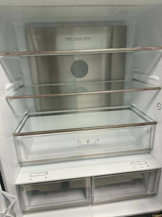 Хладилник с фризер Hanseatic HFD18983EBI транспортен дефект