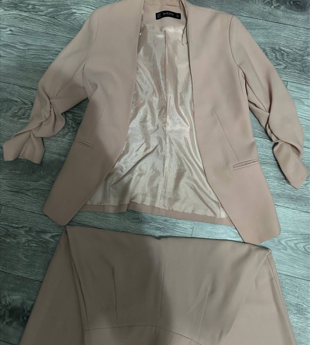 Женский классический костюм