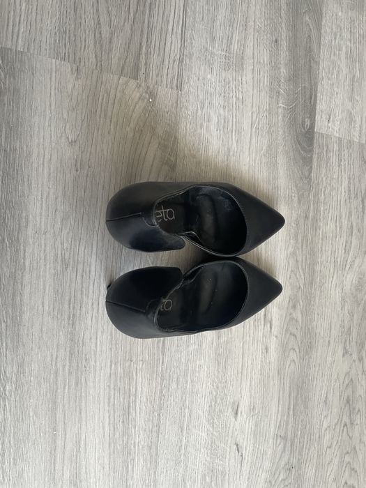 Продаю туфлий женский