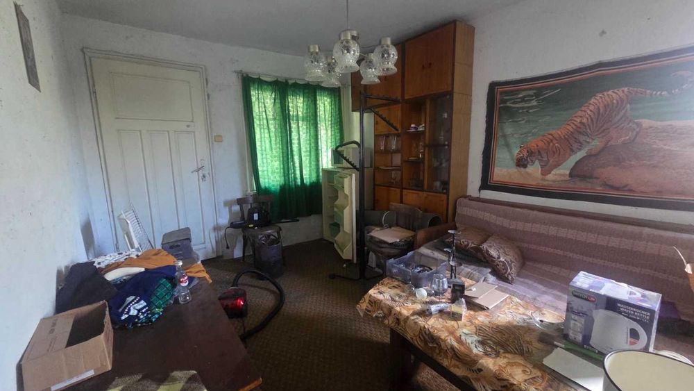 Къща срещу Сентръл парк Нови Хан